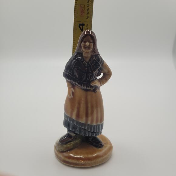 Vintage Wade Eileen Oge Irish Song Figurine 1970s Ceramic Collectible Irish Folk - Picture 6 of 6